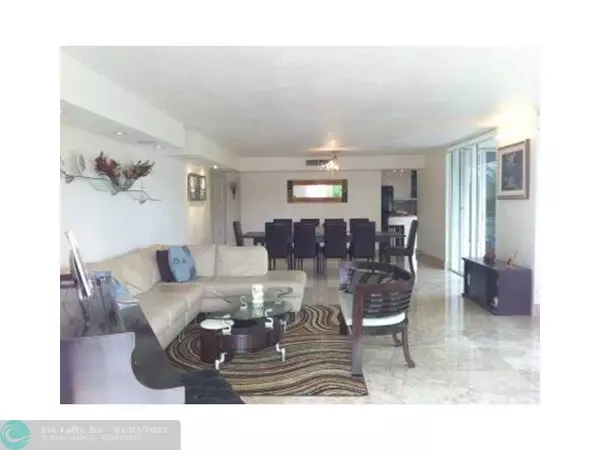 Key Biscayne, FL 33149,605 OCEAN DR  #4M