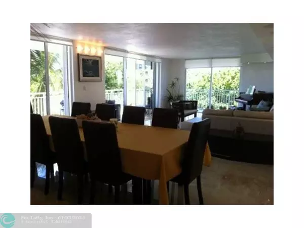 Key Biscayne, FL 33149,605 OCEAN DR  #4M