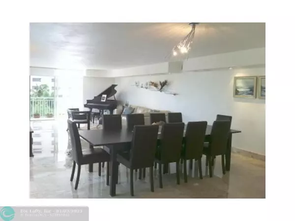 Key Biscayne, FL 33149,605 OCEAN DR  #4M