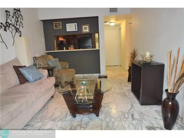 Coconut Grove, FL 33133,2756 Day Ave  #101