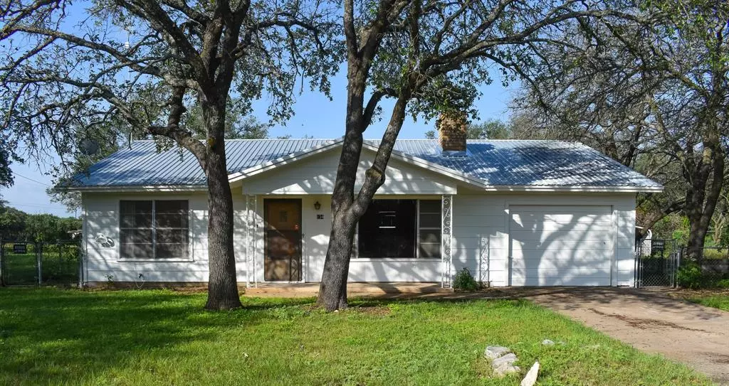 134 Lakeview Drive, Brady, TX 76825