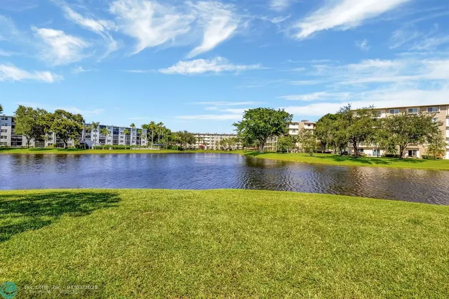 2240 N Cypress Bend  #104, Pompano Beach, FL 33069