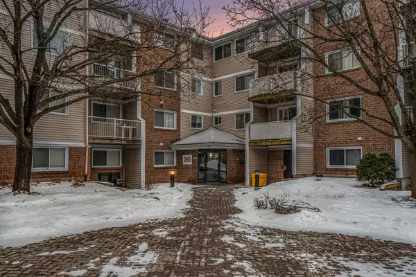 260 Brittany DR #316, Manor Park - Cardinal Glen And Area, ON K1K 4M2