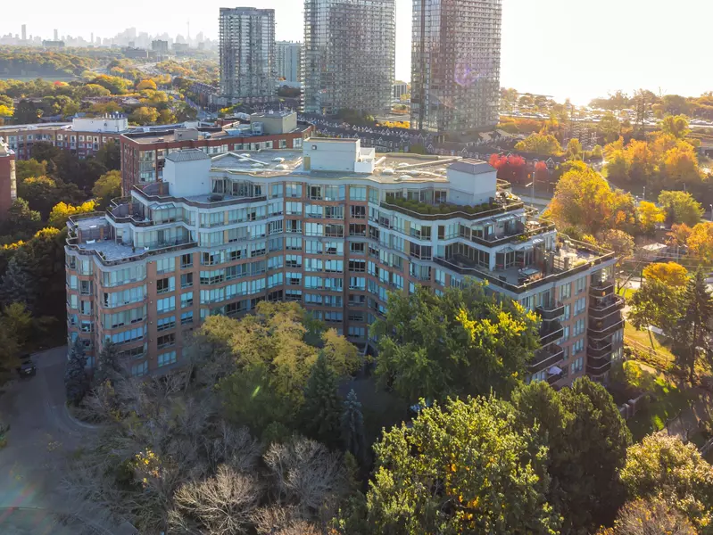 1 Ripley AVE #414, Toronto W01, ON M6S 4Z6