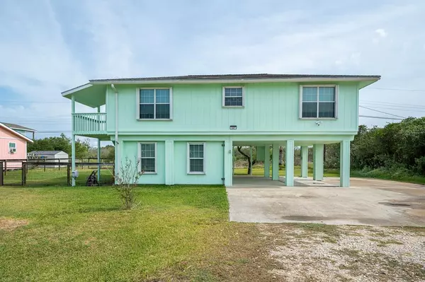 347 Club Oak LN, Rockport, TX 78382