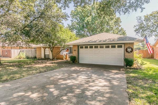 Burleson, TX 76028,305 Betty L Lane