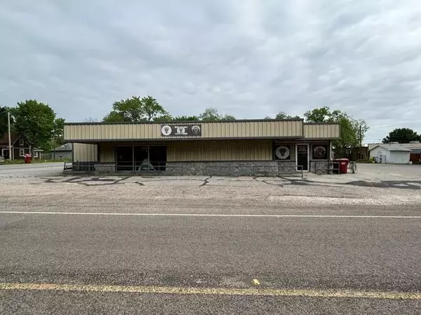 Whitewright, TX 75491,228 W Grand Street