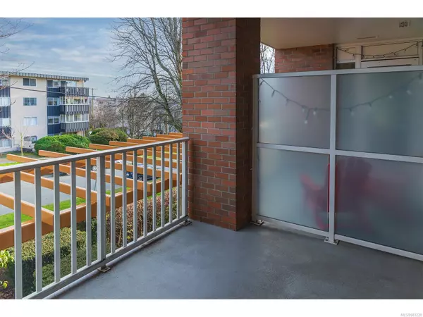 Victoria, BC V8V 3G7,999 Burdett Ave #306