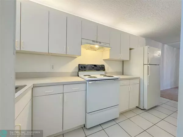 Coral Springs, FL 33065,9013 NW 38th Dr  #207