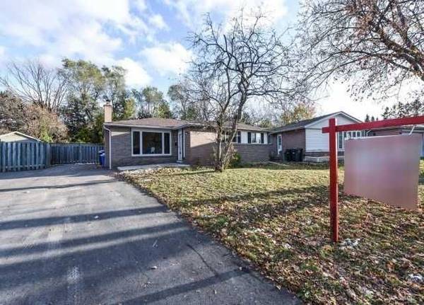 12 Duke RD #Upper, Brampton, ON L6T 3J9