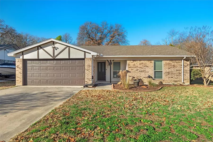 921 Red Oak Street, Azle, TX 76020