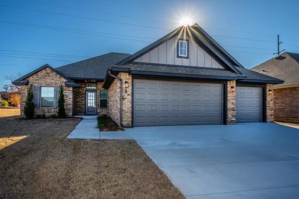 716 Black Mesa Court, Yukon, OK 73099