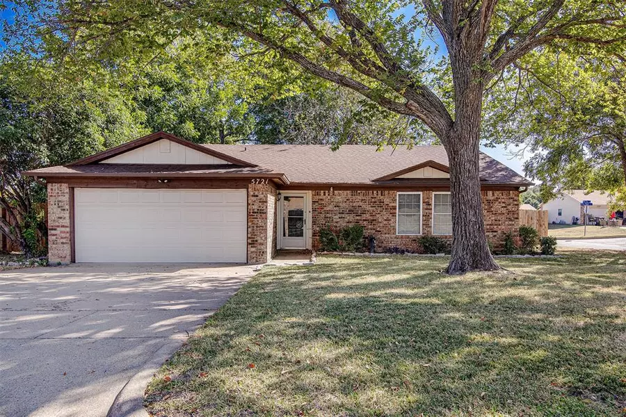 5721 Willow Elm Drive, Arlington, TX 76017