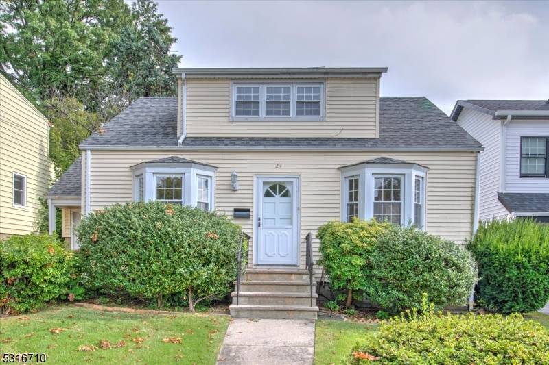 24 Clover St, Nutley Twp., NJ 07110