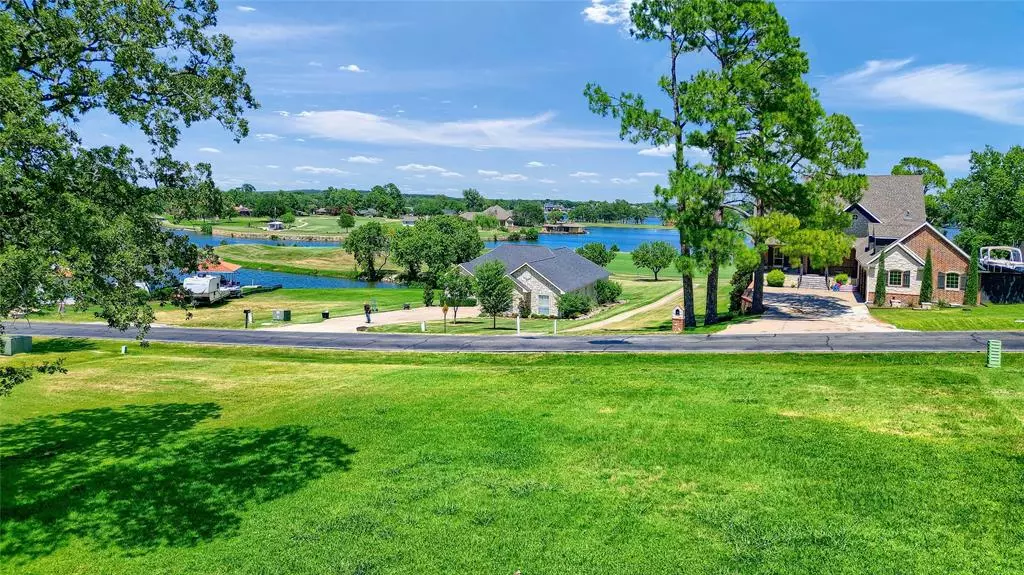 Lake Kiowa, TX 76240,416 Kiowa Drive W