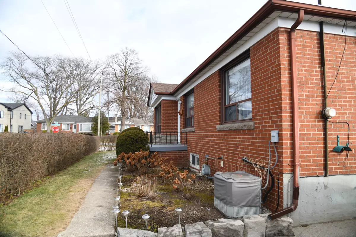 Halton, ON L6K 1R1,426 Brookside DR