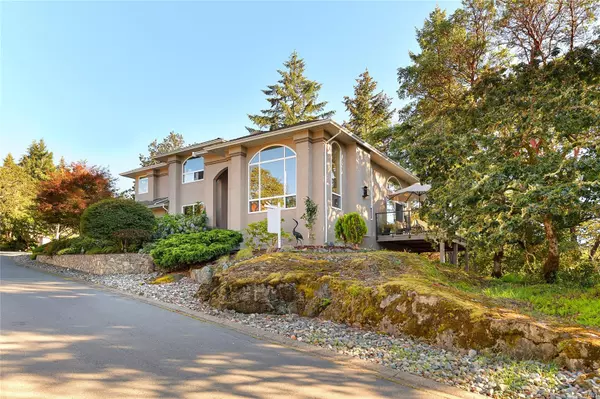 6782 Greig Crt, Central Saanich, BC V8M 2G4