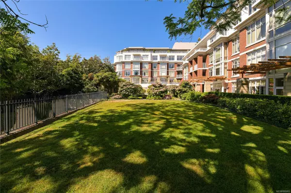 Victoria, BC V8V 3G7,999 Burdett Ave #215