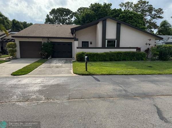 6134 Elsinore Cir, Greenacres, FL 33463