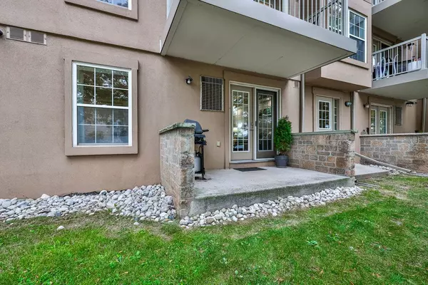 Oakville, ON L6M 4N5,1460 Bishops Gate #103