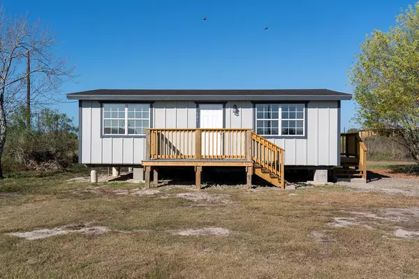 181 W Post Oak Lane, Rockport, TX 78382