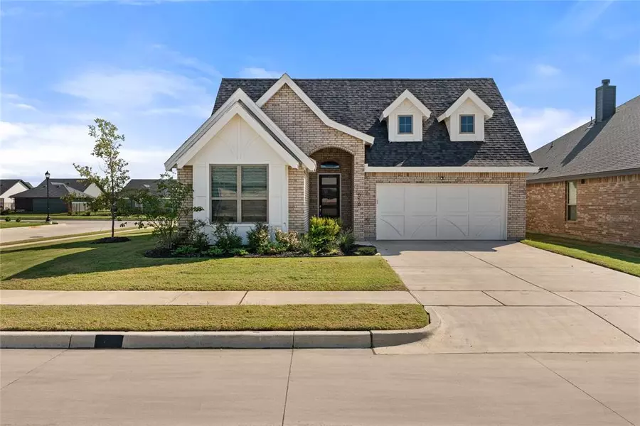 616 Wood Brook Lane, Burleson, TX 76028