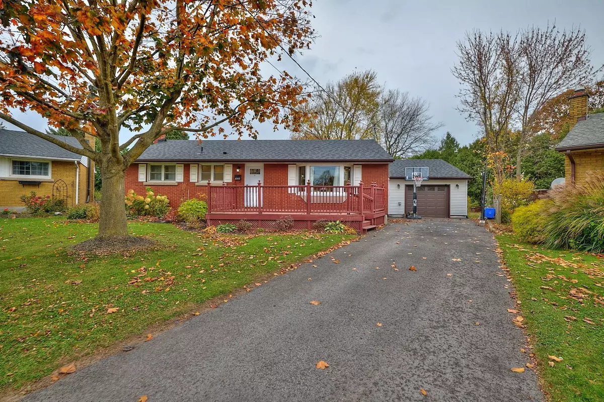 Niagara Falls, ON L2J 2X8,3283 KENWOOD CT