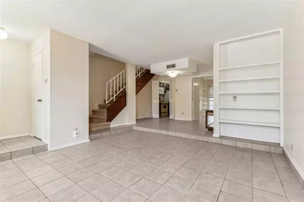 Dallas, TX 75231,7175 Fair Oaks Avenue #56