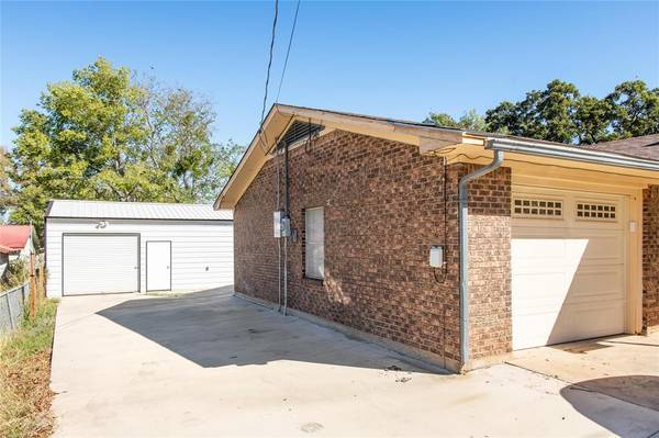 De Leon, TX 76444,709 E Ham Avenue