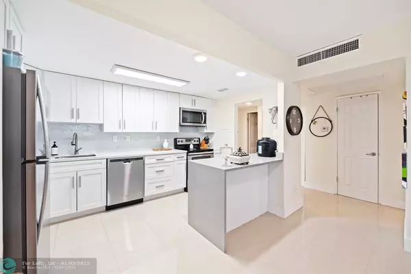 Sunny Isles Beach, FL 33160,19380 Collins Ave  #521