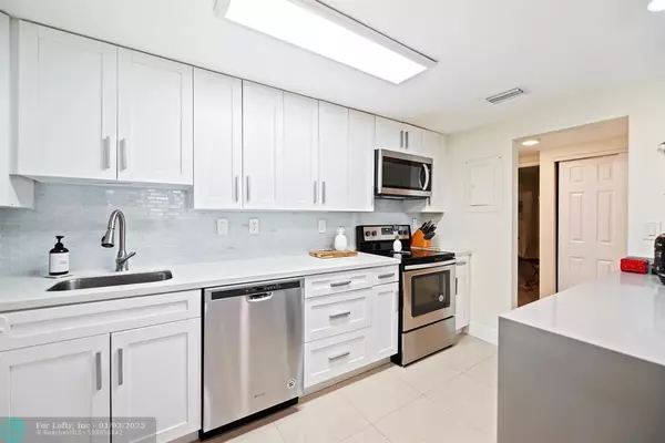 Sunny Isles Beach, FL 33160,19380 Collins Ave  #521