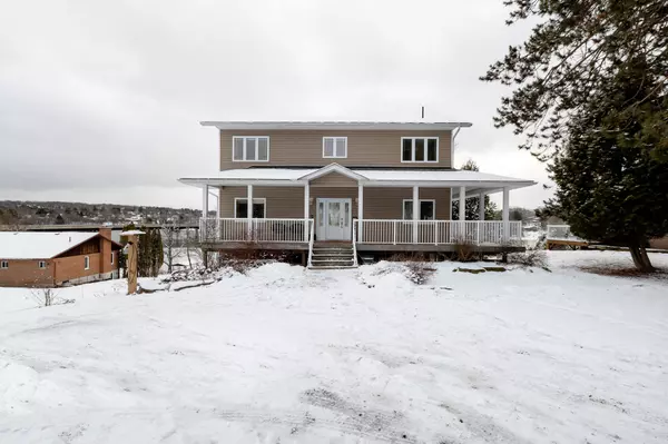 359 Falcon RD,  Muskoka,  ON P1H 1N3