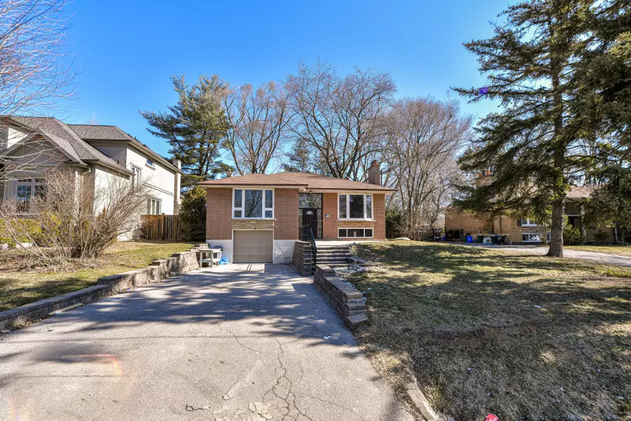 445 Willis DR, Oakville, ON L6L 4V6