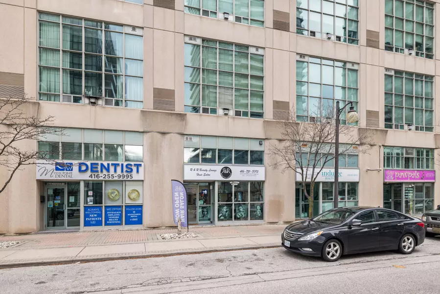 272 Manitoba ST #5, Toronto W06, ON M8Y 4G6