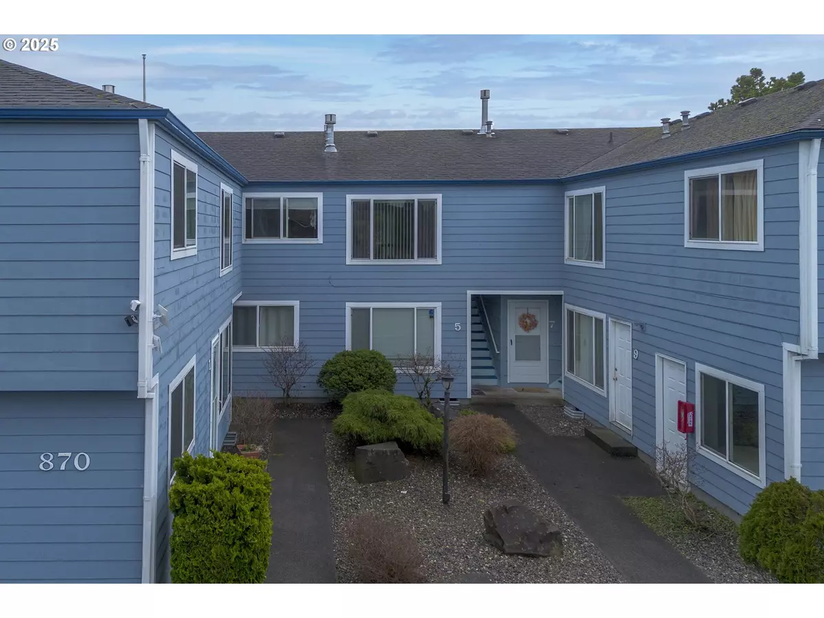 Seaside, OR 97138,870 S HOLLADAY DR #8