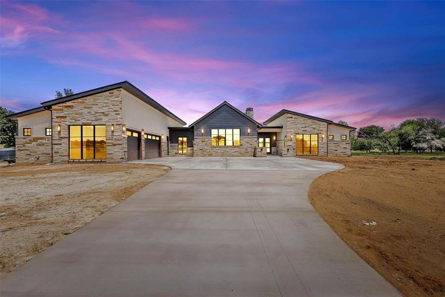 12 Crocket Valley Court, Strawn, TX 76475