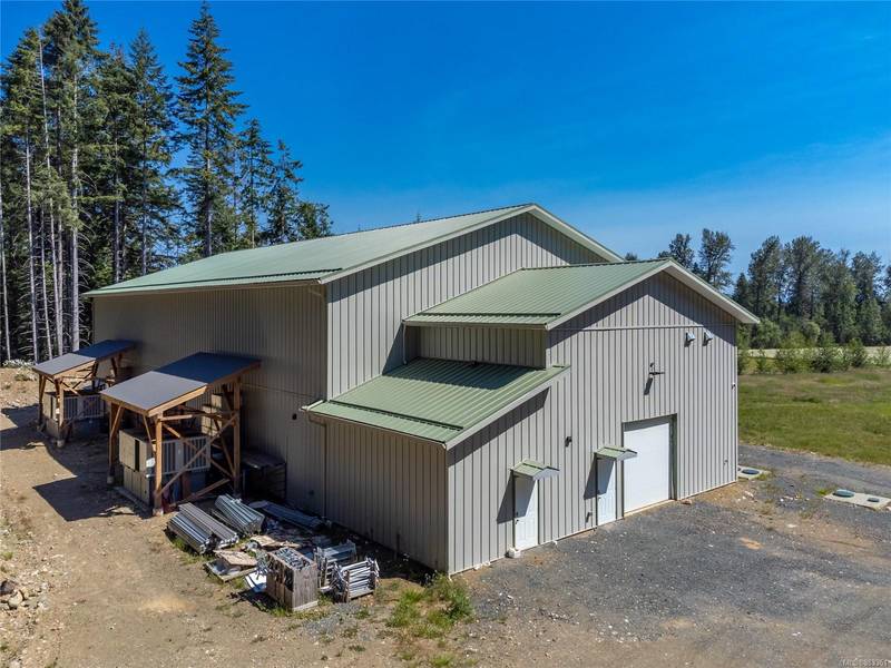 8598 Island Hwy N, Black Creek, BC V9N 1H3