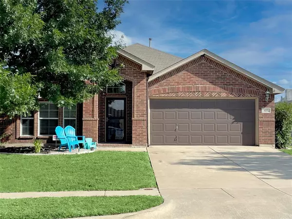 433 Creek Bend Drive, Saginaw, TX 76131