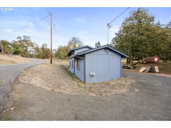 Roseburg, OR 97471,981 OAKVIEW DR