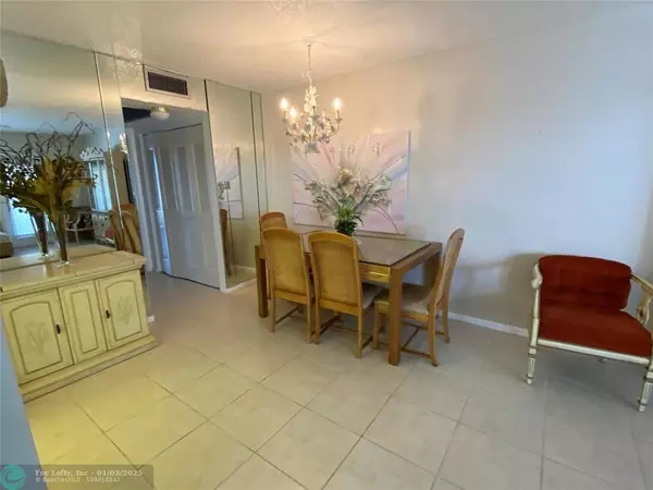 Deerfield Beach, FL 33442,4114 Cambridge E  #4114