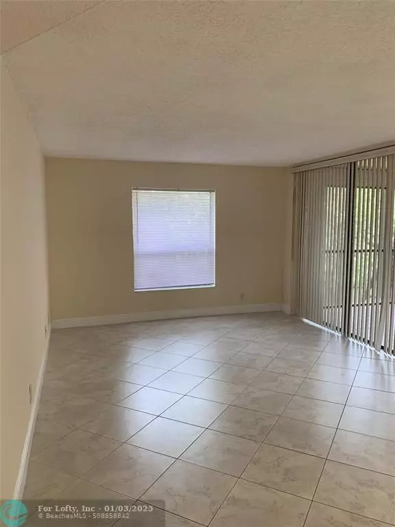 Pompano Beach, FL 33066,2700 Carambola Cir  #2700