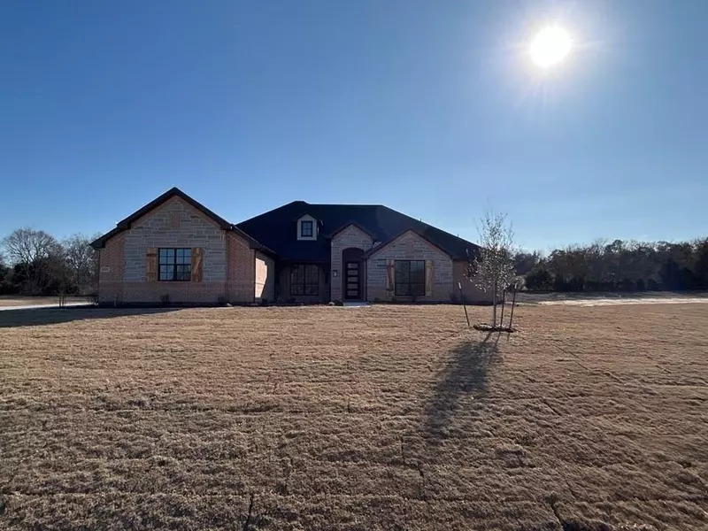 1020 Julian Drive, Van Alstyne, TX 75495