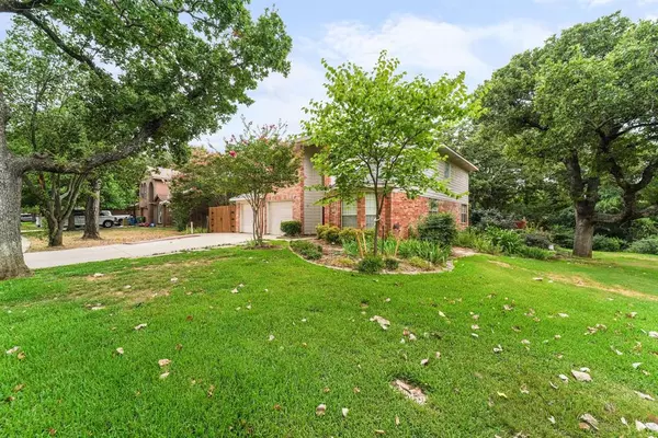 309 Georgian Oak Court, Lake Dallas, TX 75065