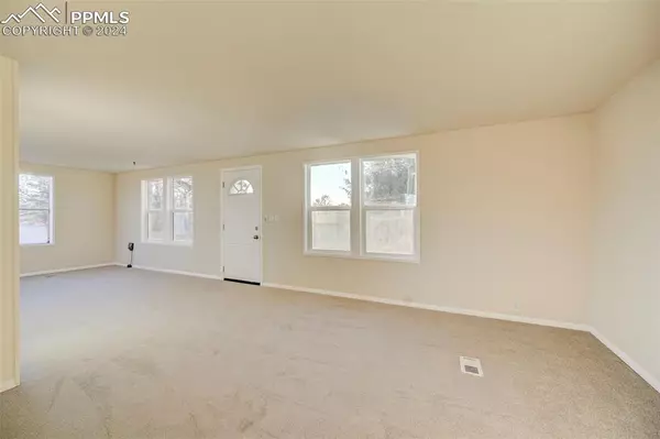 Pueblo, CO 81006,223 Circle LN