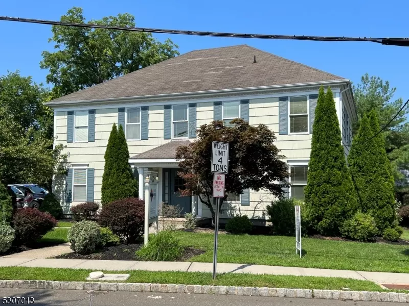 36 Park Ave, Verona Twp., NJ 07044