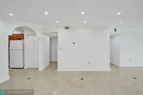 Hollywood, FL 33021,4060 N HILLS DRIVE  #22