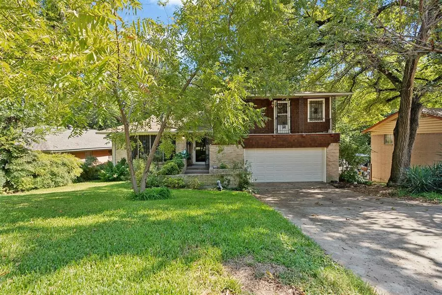 3202 Loganwood Drive, Dallas, TX 75227