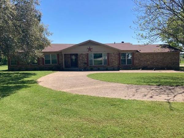 5501 Woodard Avenue, Cleburne, TX 76033