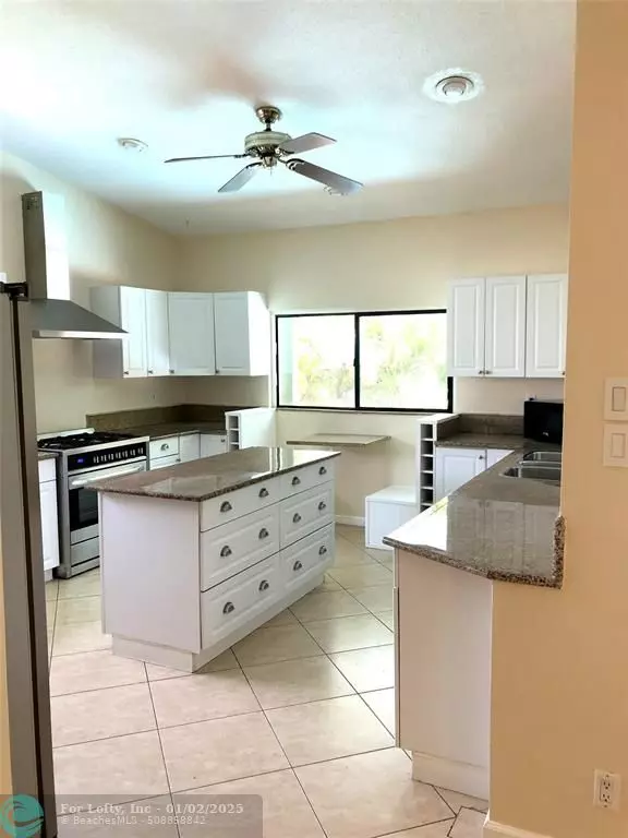 Boca Raton, FL 33487,71 Laredo Ln