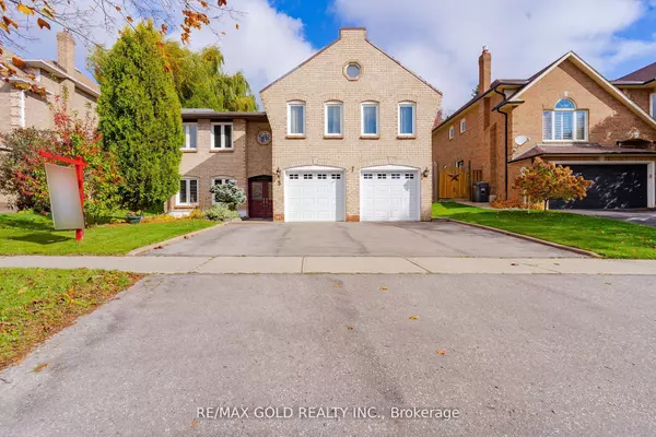 5 Hacienda CT, Brampton, ON L6Z 3J2